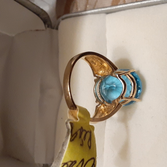 10K YELLOW GOLD OVAL BLUE TOPAZ RING - Picture 5 of 7